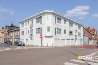 Appartement (53 m² volgens EPC) op de 2de verdieping van een kleinschalig appartementsgebouw bestaande uit leefruimte met ingerichte keuken, 1...