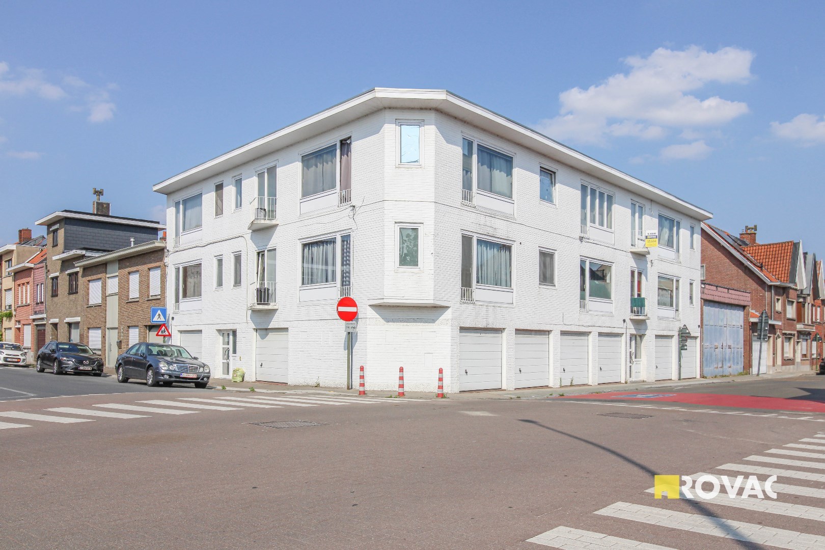 Volledig gerenoveerd en gemeubeld appartement met garage! - foto 1