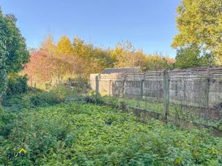 <p>Op het gelijkvloers vindt u een aangename woonkamer met aansluitend een ingerichte keuken. Op de eerste verdieping bevindt zich een slaapkamer en een badkamer met ligbad en toilet. De bovenste verdieping biedt plaats aan een bijkomende slaapkamer.</p>
<p>Achter de woning ligt een prachtige, <strong>zuidwestgerichte tuin</strong>. Hier geniet u de hele dag van de zon en van de rust die de groene omgeving te bieden heeft.<br /><br /></p>
<p>Voor de woning bevindt zich een <strong>praktisch bijgebouw</strong>, ideaal als <strong>fietsenstalling of extra opslagruimte</strong>. In de nabije omgeving is er voldoende parkeergelegenheid.<br /><br /></p>
<p>Na aansluiting van de aanwezige kachel geldt er <strong>geen renovatieverplichting,</strong> een mooie kans voor wie de woning op eigen tempo wilt <strong>opfrissen.</strong></p>
<p>De ligging is een absolute troef: in een <strong>rustige omgeving nabij het provinciaal domein De Gavers</strong>, waar u landelijk woont en tegelijk geniet van een vlotte bereikbaarheid. U bevindt zich te midden van het groen, met tal van wandel- en fietsroutes, lokale handelaars en openbaar vervoer in de directe omgeving.<br /><br /></p>
<p>Kortom, een <strong>ideale woning voor wie op zoek is naar een eerste eigendom of een interessante investering</strong>. Voor meer informatie of een bezoek, contacteer <strong>Nadia</strong> via <strong>0486 79 73 19</strong> of <strong>nadia@immotijl.be.<br /><br /></strong></p>
<p><strong> </strong></p>