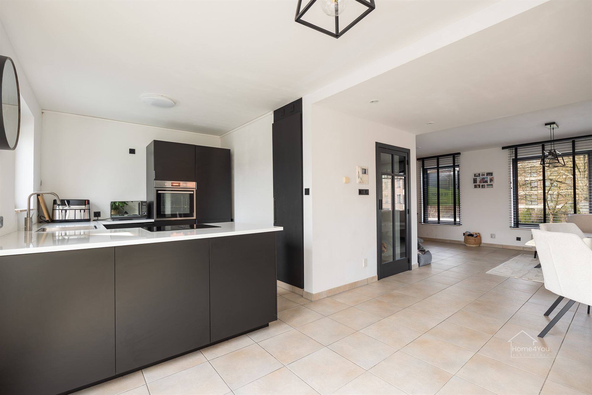 Gerenoveerd duplexappartement met privé-ingang en terras - foto 5