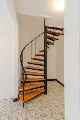 Gezellige woning met 3 slaapkamers, tuin en garage te koop in Ronse.Op zoek naar een instapklare woning met alle comfort? Deze gezinswoning biedt...