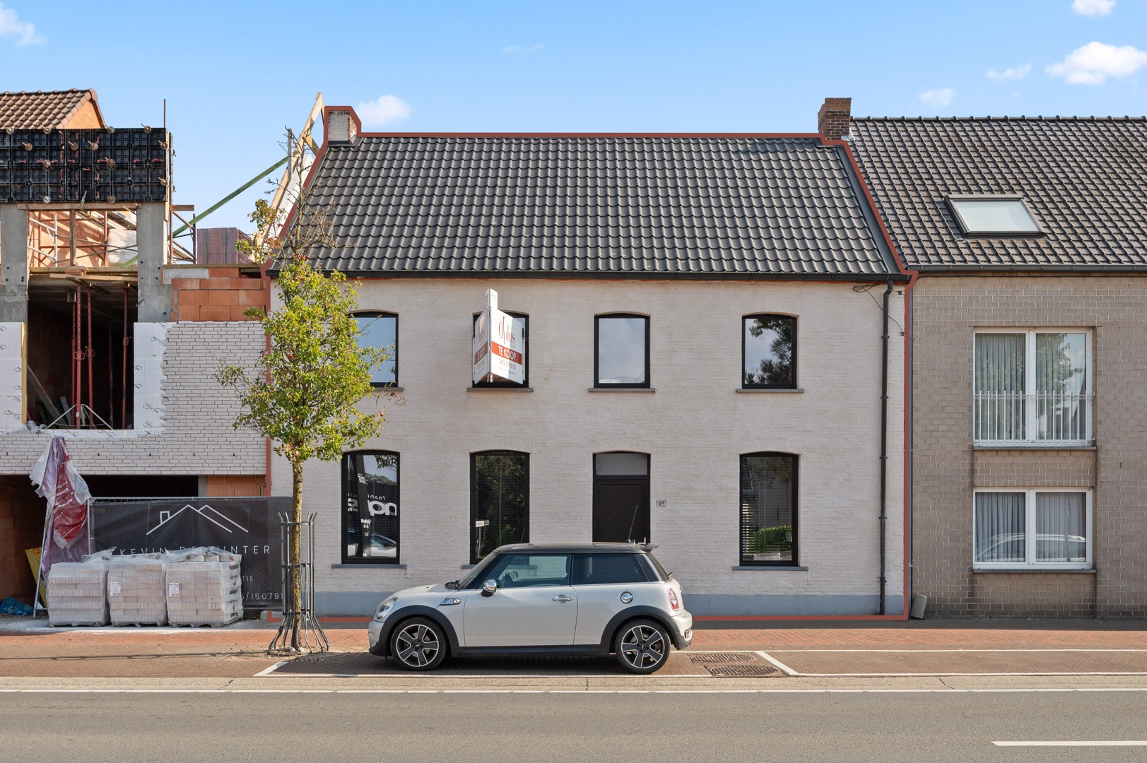 Volledig gerenoveerde rijwoning met 3 slpkm in het centrum van Herselt - foto 2