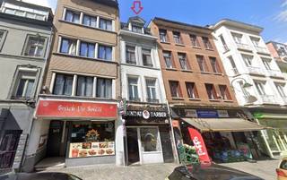 Te renoveren opbrengst woning op een gunstige locatie. Commerciële gelijkvloers aan de voorzijde, Ruime achterliggende gelijkvloers (te verbinden...