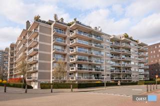 Prima gelegen 2 slaapkamer appartement in een rustige zijstraat van de Fruithoflaan, op de tweede verdieping van een luxeresidentie, nabij...