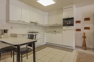 Vandaag nemen we je mee naar een ruim appartement dat zich bevindt in een rustige straat gelegen in Puurs-Sint-Amands, langs de oevers van de...