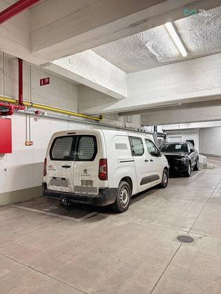 Demis Hardiquest – 0493 83 73 13 | ✉️ demis.hardiquest@weinvest.be<br /><br />WE INVEST offers you a private and secure parking space at 10 Place Jean Jacobs, 1000 Brussels. <br />This parking space is ideally located on level -1 of a secure underground car park, offering optimum peace and security for your vehicle. <br />This privileged car park is just a short walk from the Palais de Justice de Bruxelles, Porte de Namur and Hal, the Louise district, CHU Saint-Pierre, as well as public transport and the charming Grand Sablon district. This parking space is the perfect solution for local residents, professionals or visitors looking for easy, secure access to the centre of Brussels. <br /><br />Rent: €100/month <br />Service charges: €25/month<br /><br />Available immediately!  To make sure you don't miss out on this extraordinary opportunity, contact us!