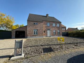 Deze woning is gelegen op een uiterst gunstige en rustige locatie in Meerhout, waar u geniet van de ideale combinatie tussen comfortabel wonen en...