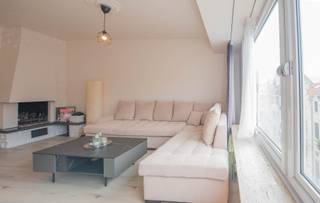 TE KOOP OOSTENDEVernieuwd en volledig instapklaar appartement met 2 slaapkamers op de 4e v (lift) .INDELING:• Inkomhal, lichtrijke woonkamer,...