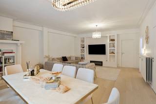 Op zoek naar een comfortabel en instapklaar appartement op een centrale ligging in Antwerpen? Dit charmante appartement, gelegen op de...