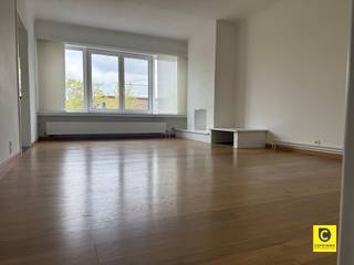 Bienvenue dans ce charmant appartement situé à Aartselaar. Cet immeuble moderne adapté offre une combinaison parfaite de confort et...