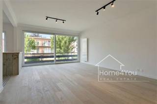Appartement rénové de 2 chambres à coucher à Edegem à vendre !Situé à Edegem, ce bel appartement de 90m² offre une combinaison idéale de confort...