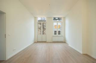 Living in a prime location in Antwerp?The apartment is super centrally located in Nationalestraat, on the border of the historic center and the...