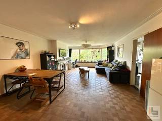 PLAN UW AFSPRAAK VIA ONZE WEBSITE:  WWW.IMMOBOSS.BEInstapklaar appartement gelegen op de 5de verdieping in de residentie "Velasquez" met prachtig...