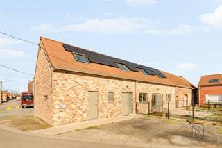 Idéalement située dans l’agréable village de Fontenoy, cette belle maison de type « 3 façades » entièrement rénovée en 2023 offrant tout le...