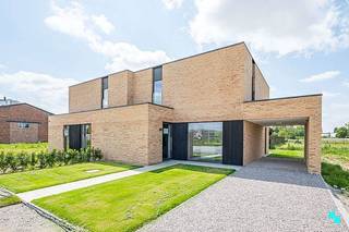 Ontdek deze prachtige (nog verder te bouwen) nieuwbouwwoning, ideaal gelegen nabij het centrum van Wielsbeke. Met een perceeloppervlakte van 312m²...