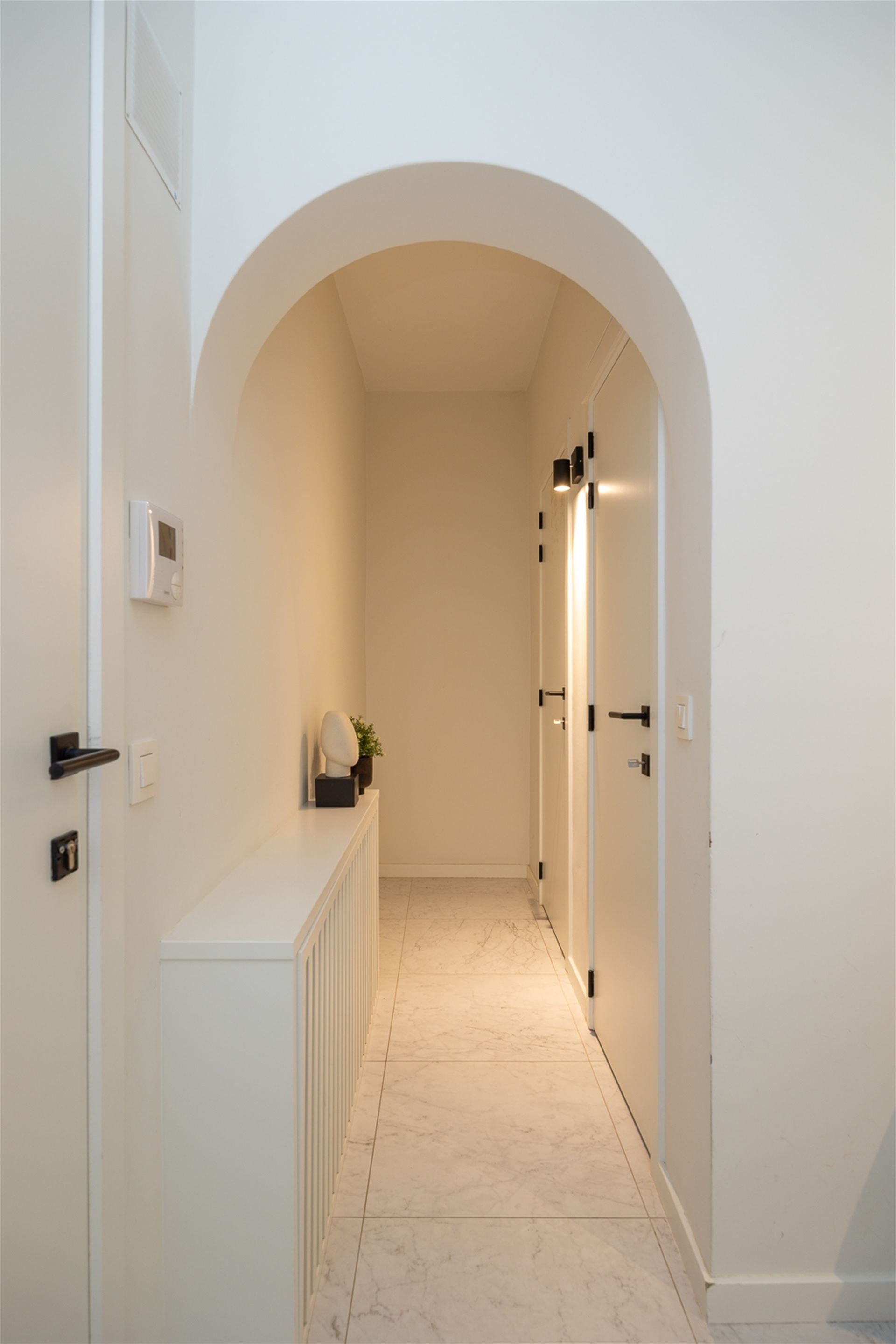  Stijlvol en instapklaar appartement met 2 slaapkamers, terras en veel lichtinval - foto 2