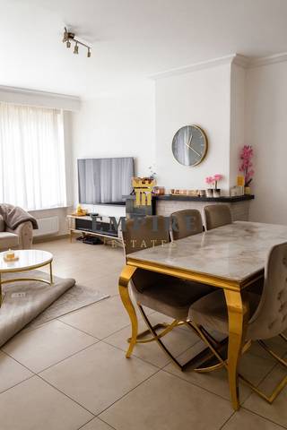 Ontdek waar comfort en uitzicht elkaar ontmoeten!Op zoek naar een aangenaam appartement?Dit unieke pand biedt u:Een lichte, ruime living met prachtig...