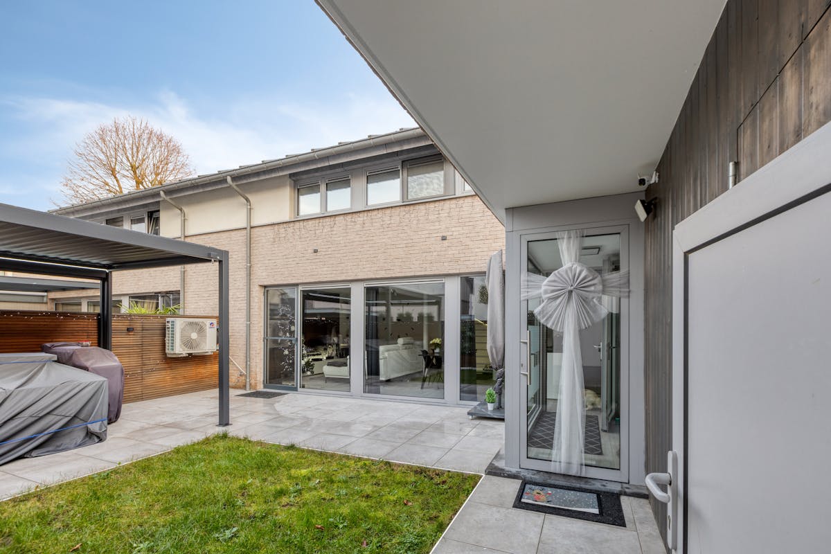 Huis te koop in Vucht (Maasmechelen) met mooie tuin - foto 2