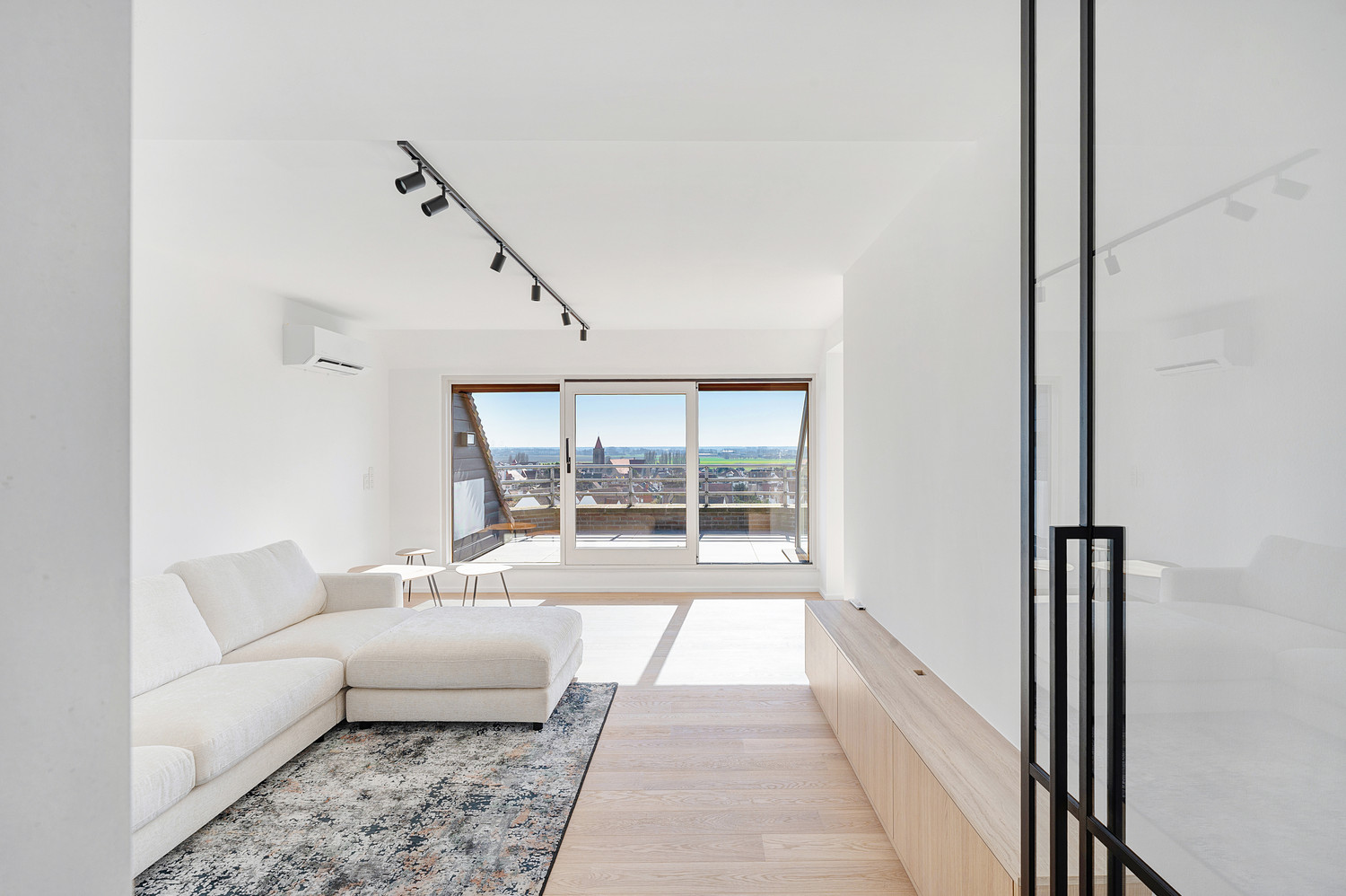 Uitzonderlijk duplex appartement met 4 slaapkamers en groot terras net achter de Zeedijk in Duinbergen - photo 2