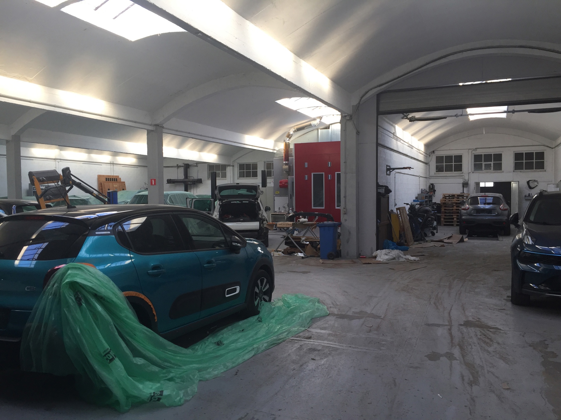 Magazijn met verhard en omheind terrein te huur. - foto 4