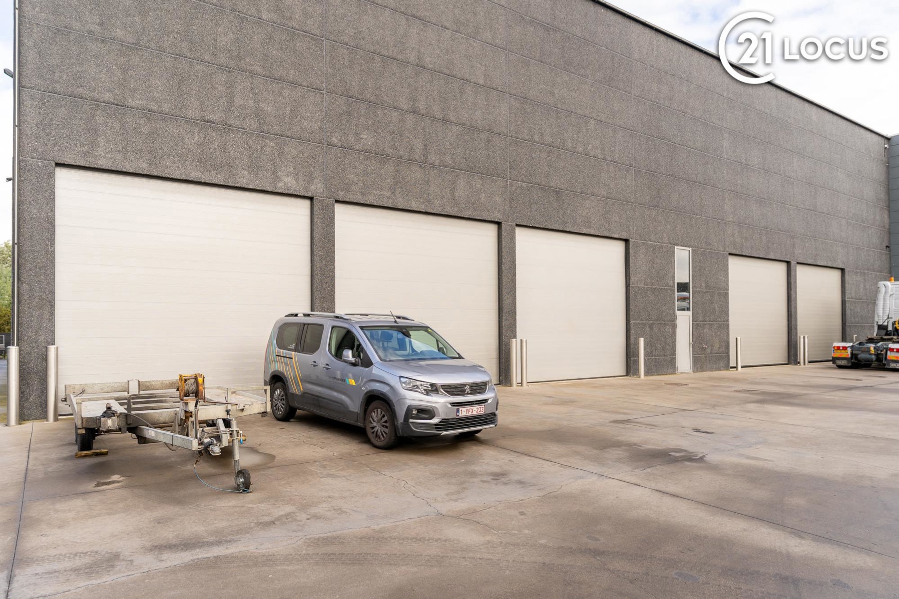 Ruim Magazijn/opslagplaats (850 m²) te Huur in Beveren - foto 2
