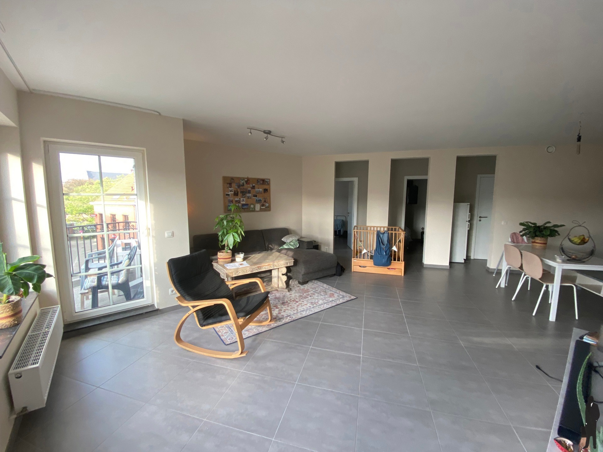 Centraal gelegen  appartement in Hoogstraten met overdekte autostaanplaats. - foto 4