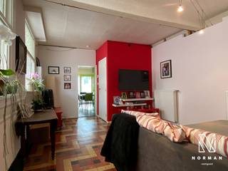 Deze voormalige herberg "Café Central" is op heden een klassieke woning waar de voorkamer gebruikt wordt als deel van de leefruimte. Echter kan...