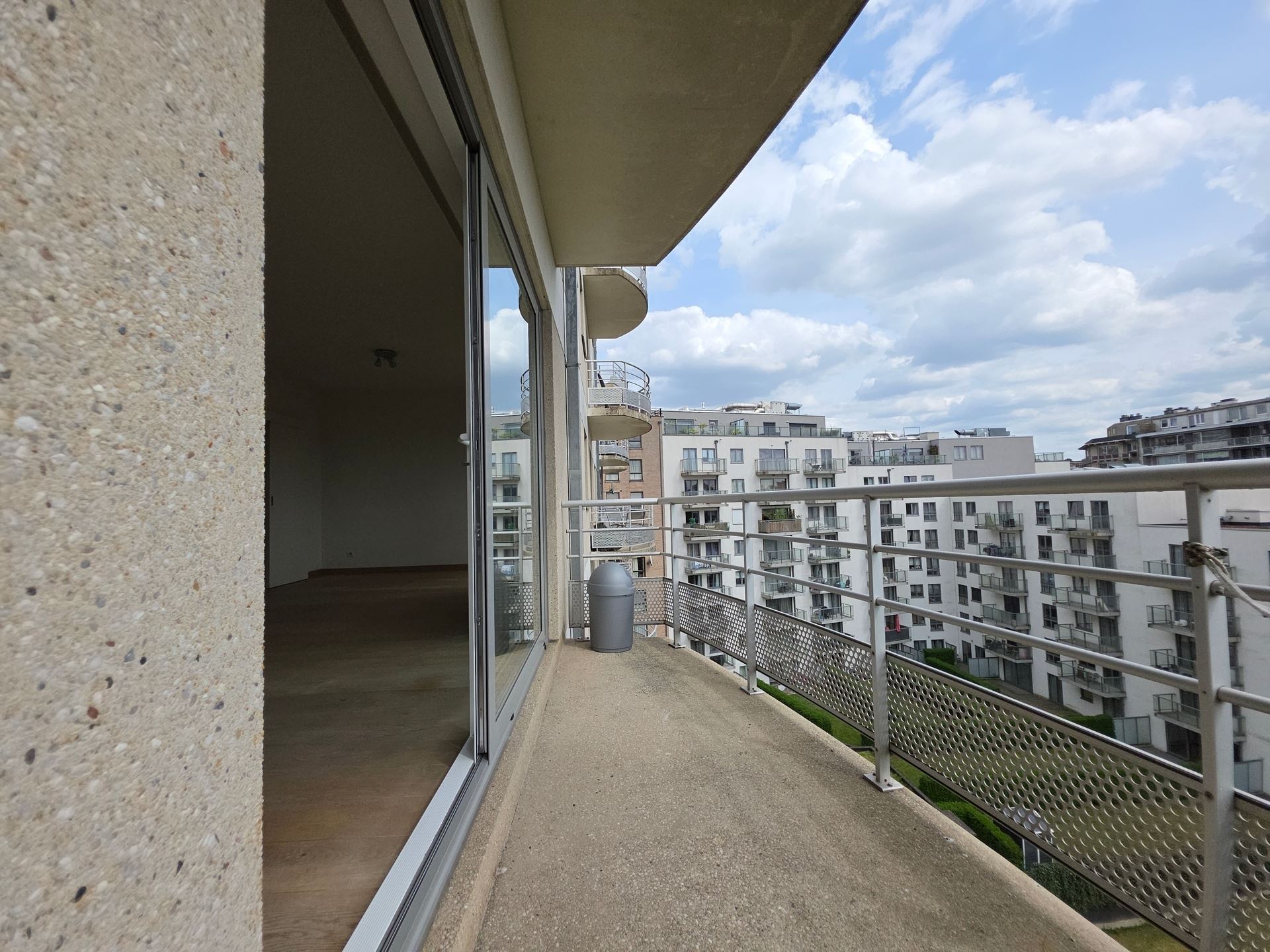 Lichtrijke studio van 45 m² in Brussel, ideaal als investering of eigen woning. - foto 5