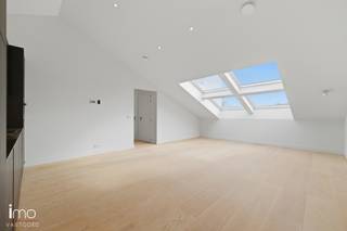 Deze lichtrijke studio is uitstekend gelegen op de gegeerde Bondgenotenlaan in Leuven en biedt een perfecte combinatie van centraal wonen en...