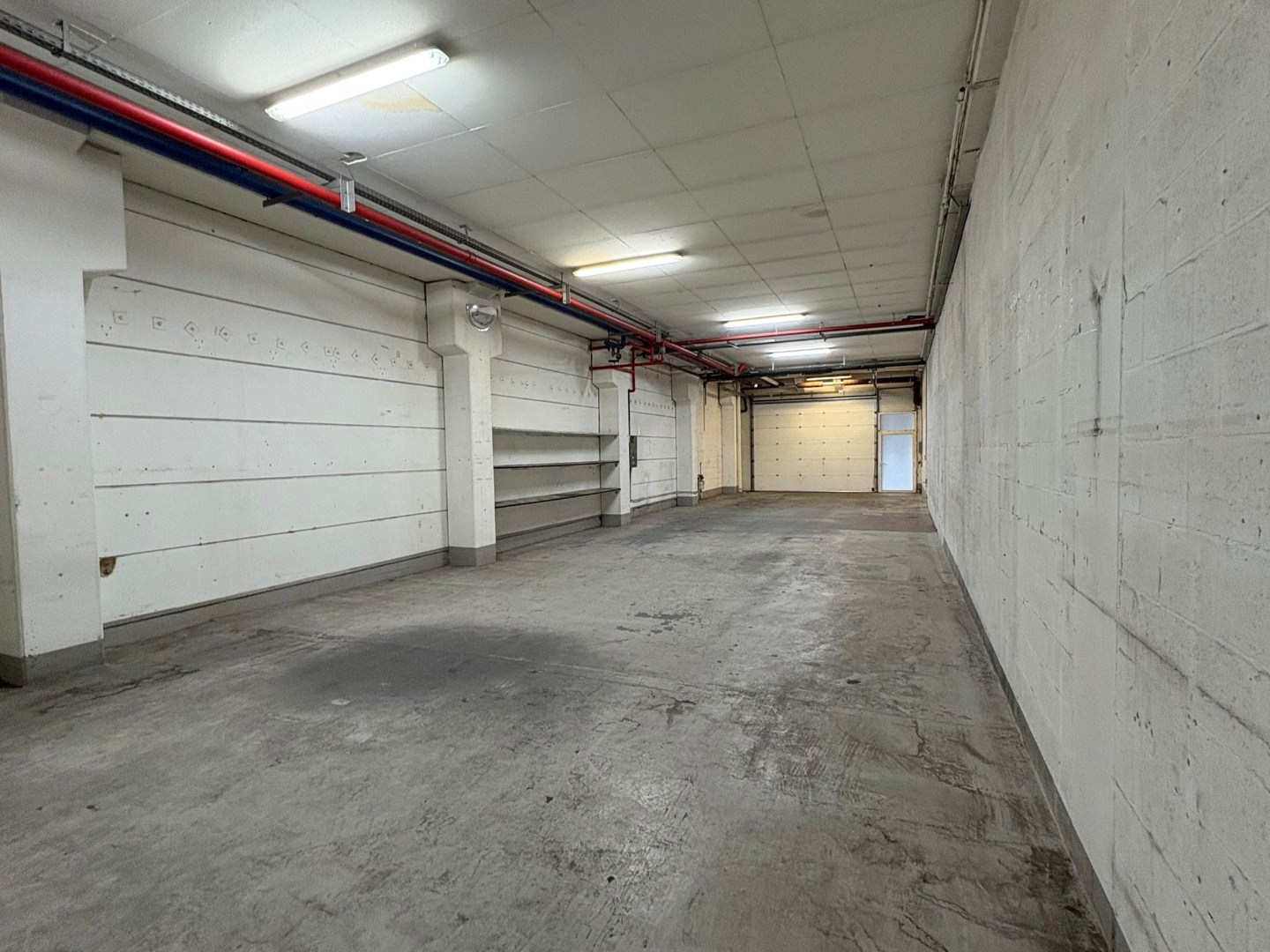 Bedrijfshal / opslagloods van +- 180m² ! - foto 4