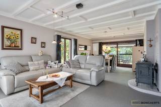 Rustig gelegen en instapklare woning met 3 slaapkamers, inpandige garage en zonnepanelen.<br /><br />Op een perceel van 5a61ca vinden we deze verzorgde woning in As. Dankzij de praktische indeling beschikt de woning over 3 slaapkamers, waarvan één op het gelijkvloers.<br /><br />INDELING<br />Gelijkvloers<br />●Ruime inkomhal<br />●Aangename leefruimte<br />●Keuken<br />●Berging<br />●Apart toilet<br />●Slaapkamer<br />●Badkamer met inloopdouche<br /><br />Verdieping:<br />●Overloop<br />●2 ruime slaapkamers<br /><br />Daarnaast beschikt de woning over een kelder met inpandige garage, wat zorgt voor extra parkeergelegenheid en bergruimte.<br /><br />PLUSPUNTEN<br />●Rustige ligging in As<br />●Instapklaar<br />●3 ruime slaapkamers<br />●Slaapkamer en badkamer op het gelijkvloers<br />●Inpandige garage<br />●Zonnepanelen van 9 kW<br />●Certificaten zonnepanelen: €270/1000kw gedurende nog 5 jaar<br />●EPC-label C<br />●Verwarming op aardgas<br />●Grondwater aanwezig<br /><br />Een ideale woning voor wie op zoek is naar comfort, ruimte en een praktische indeling, gecombineerd met interessante energetische troeven.<br /><br />Interesse? Contacteer ons voor meer informatie of een bezichtiging!