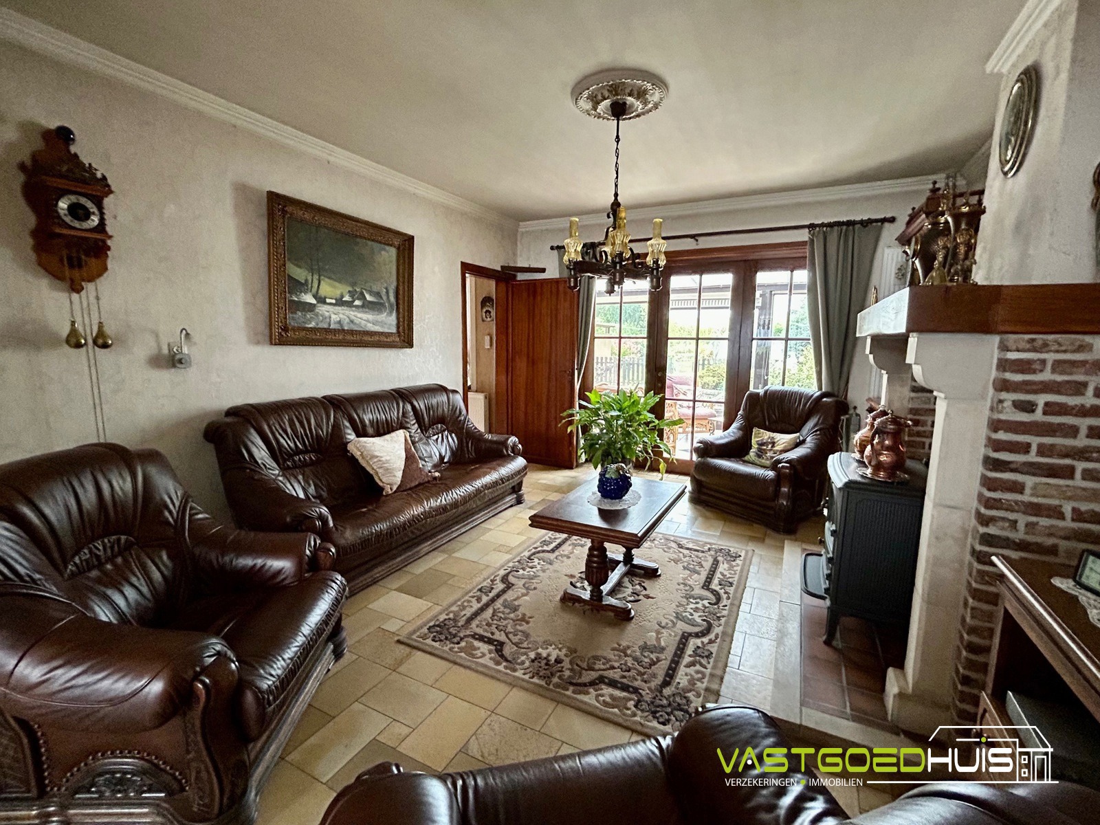 Ruime gezinswoning met garage en tuin - foto 4