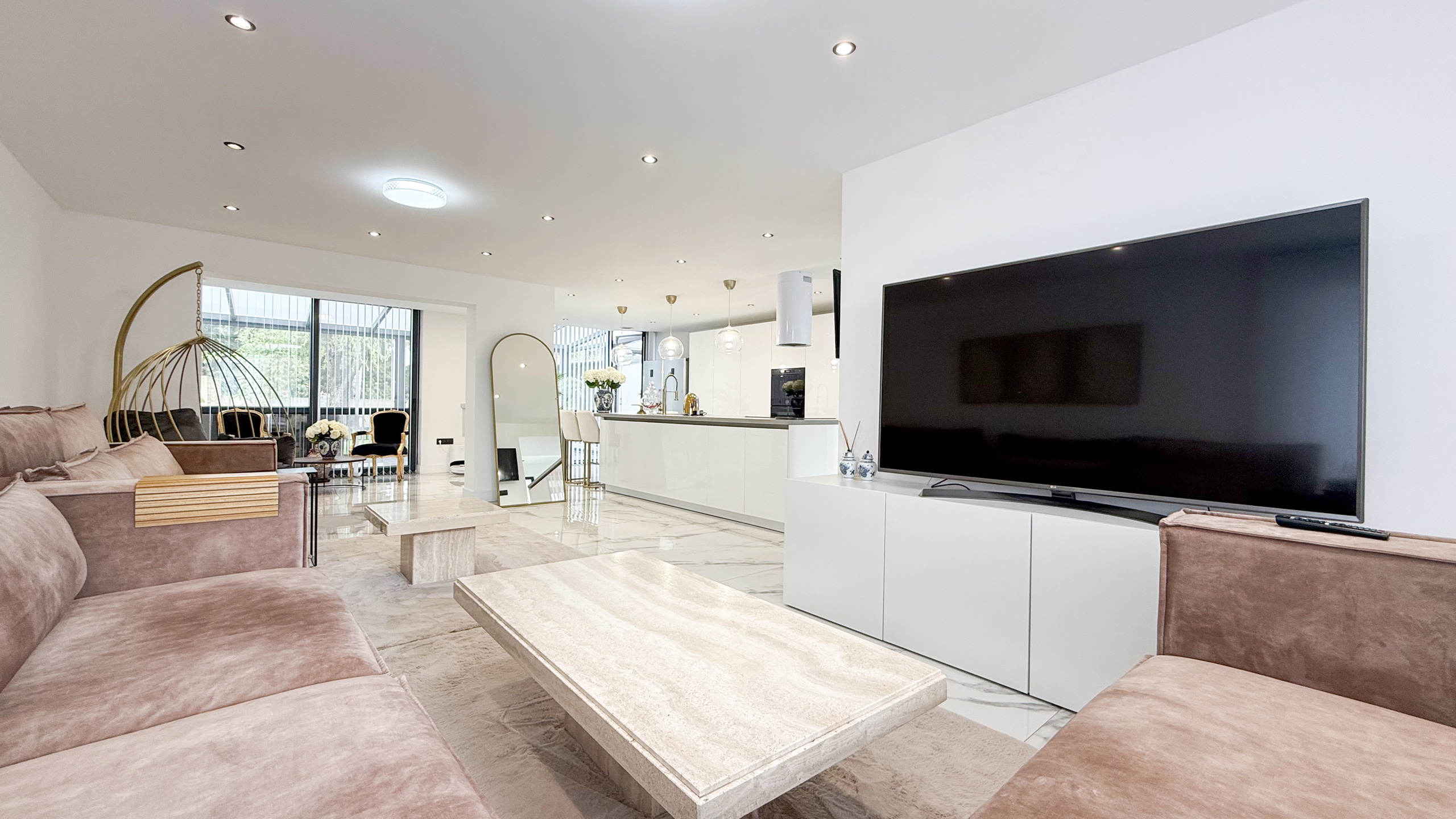 Ruime woning van 256m² met 6 slpk, garage en overdekt terras - foto 4