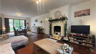 Comfortabele en karaktervolle 3-slaapkamerwoning met GARAGE en zuidgerichte TUIN, op een uitstekende ligging in een doodlopende straat in...