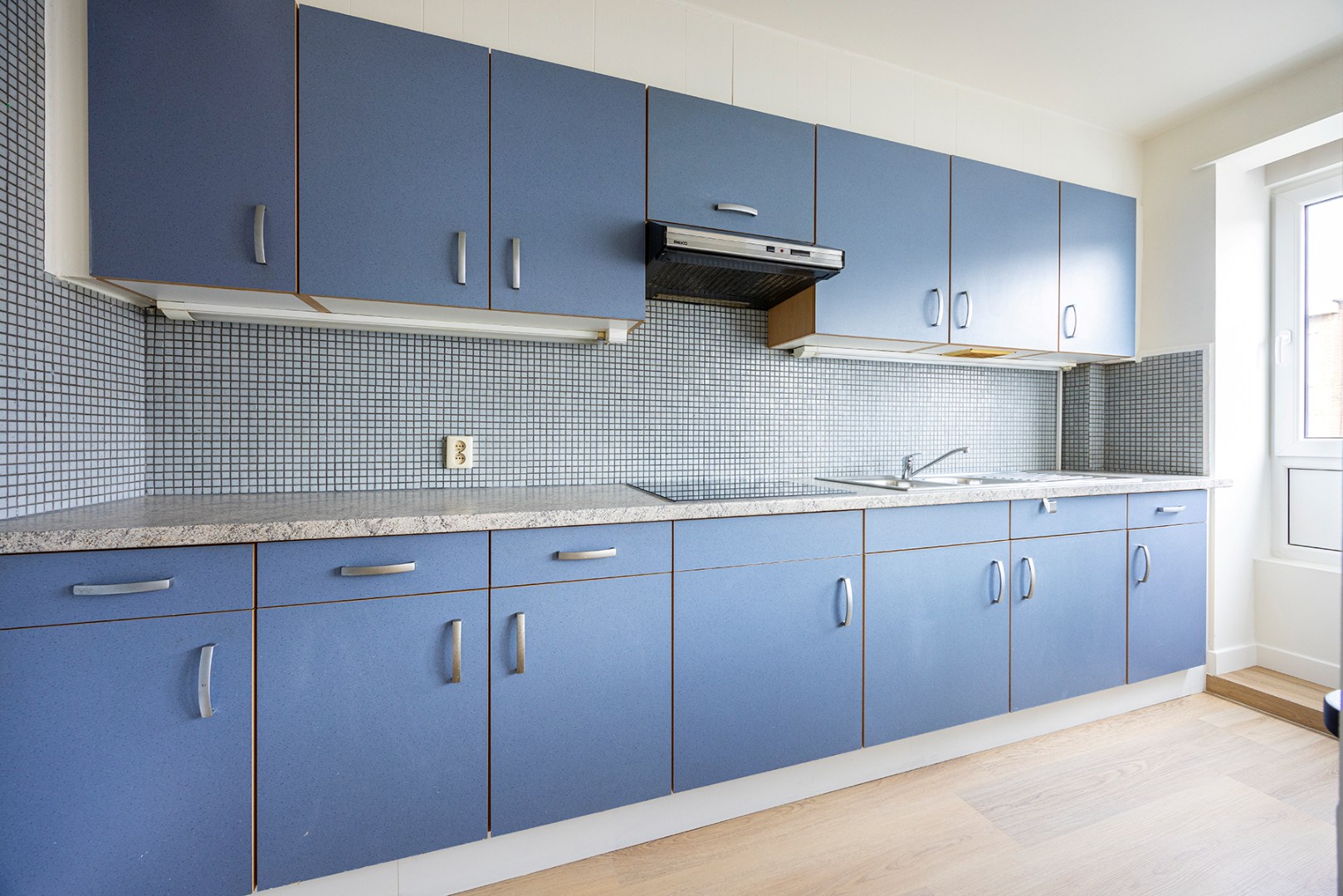 Gerenoveerd 2 slaapkamer appartement met terras - foto 5