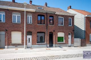 De liggingDeze woning is uitstekend gelegen, op wandelafstand van de markt van Waregem voorzien van allerhande winkels, horecazaken en overige...