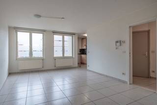 Ontdek dit leuke appartement gelegen op de eerste verdieping, perfect voor wie op zoek is naar een gezellige plek in het centrum van Weelde.Dit...