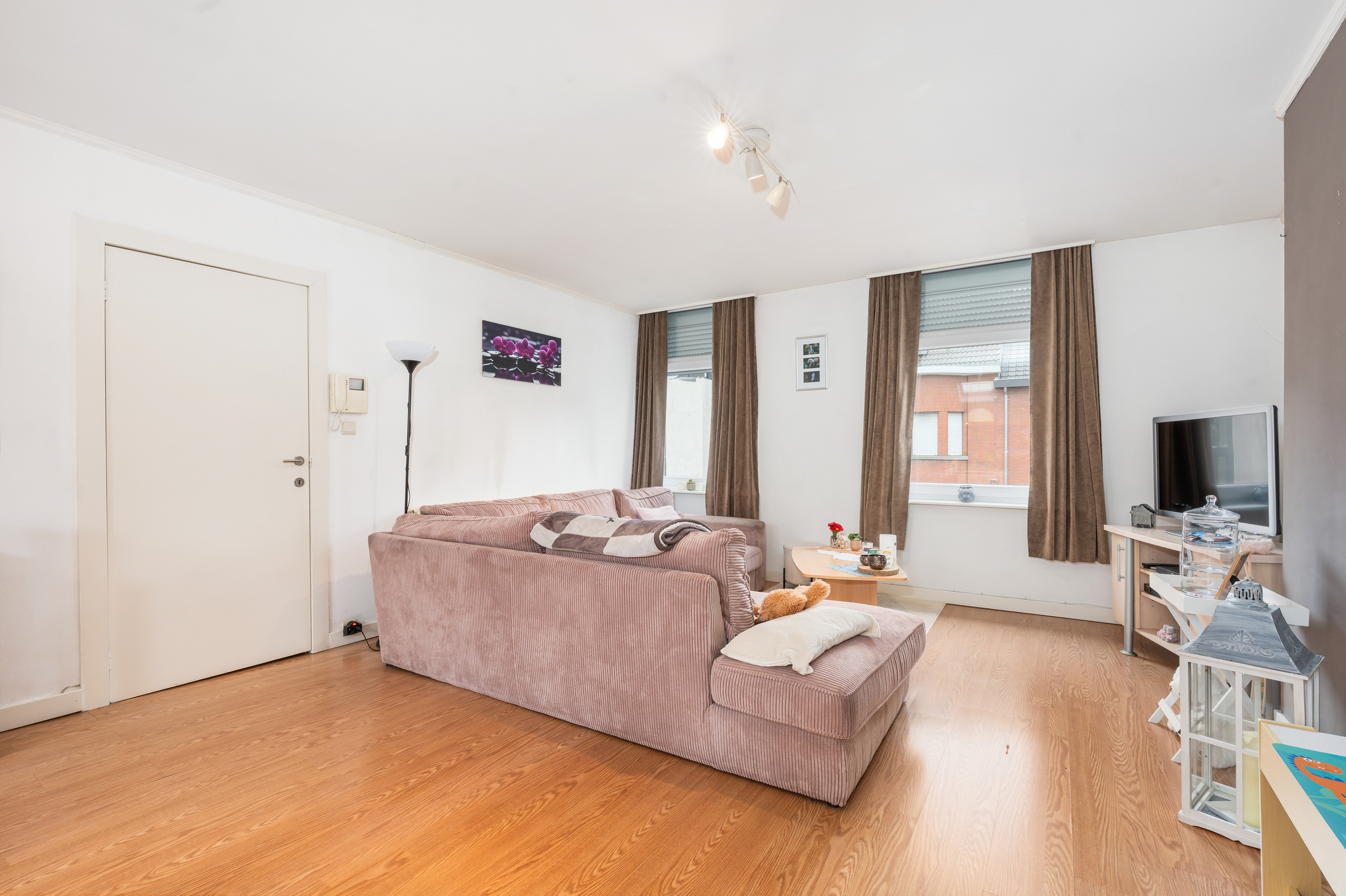 Opbrengsteigendom met handelszaak en appartement - foto 2