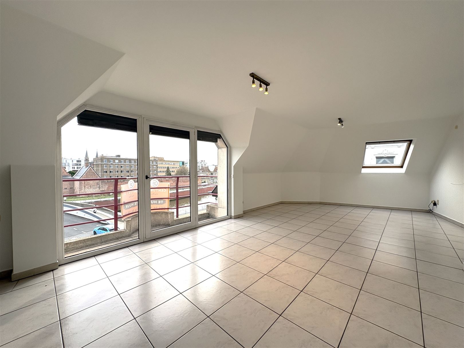 Appartement te huur in Kortrijk met 3 slaapkamers - foto 5