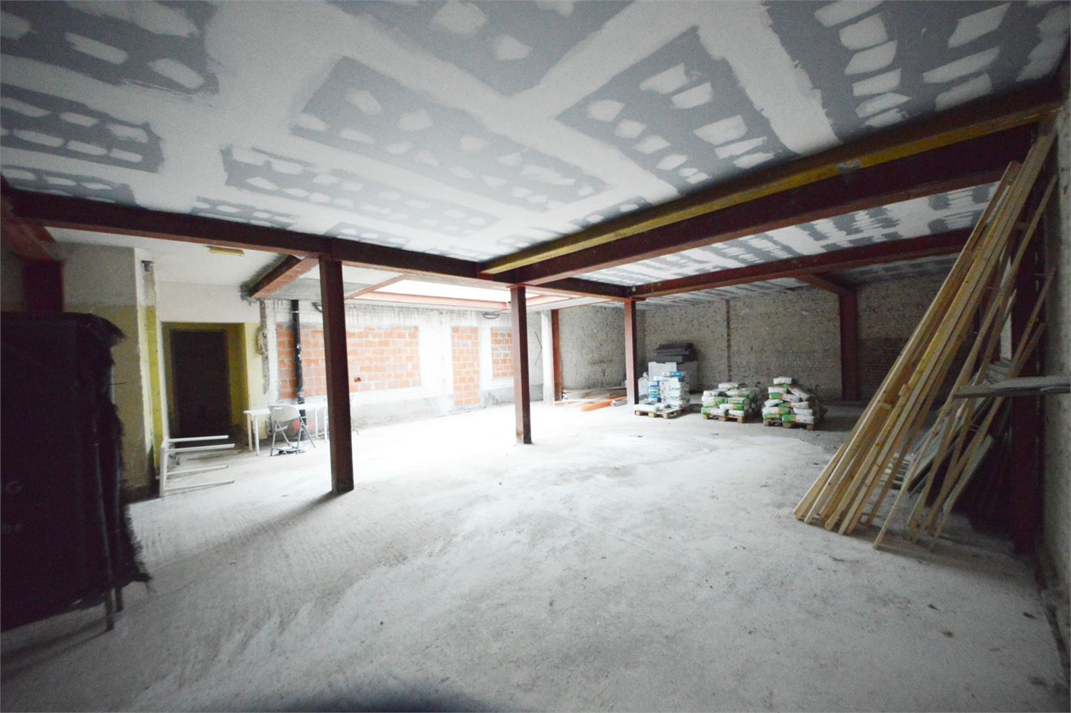 VERNIEUWD COMMERCIEEL GELIJKVLOERS NABIJ GROTE MARKT - foto 4