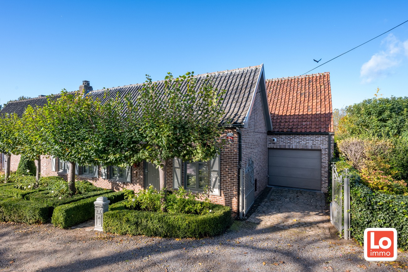 IN OPTIE! Charmante halfopen woning met inpandige garage op een rustige en groene locatie in Beervelde! - foto 1