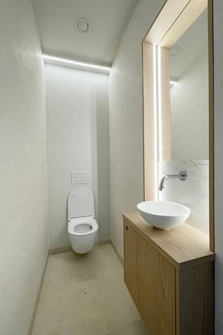 *** OPENDEUR OP 22/11/2025 VAN 10U TOT 12U ***Deze halfopen nieuwbouwwoning combineert hedendaags wooncomfort met een vooruitstrevende...