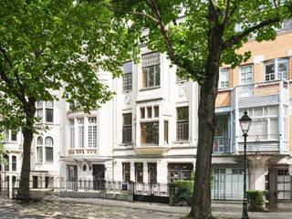 Gelegen aan de iconische Molièrelaan, een prachtige herenhuis in geometrische art-nouveaustijl, gebouwd in 1910 in opdracht van ingenieur...