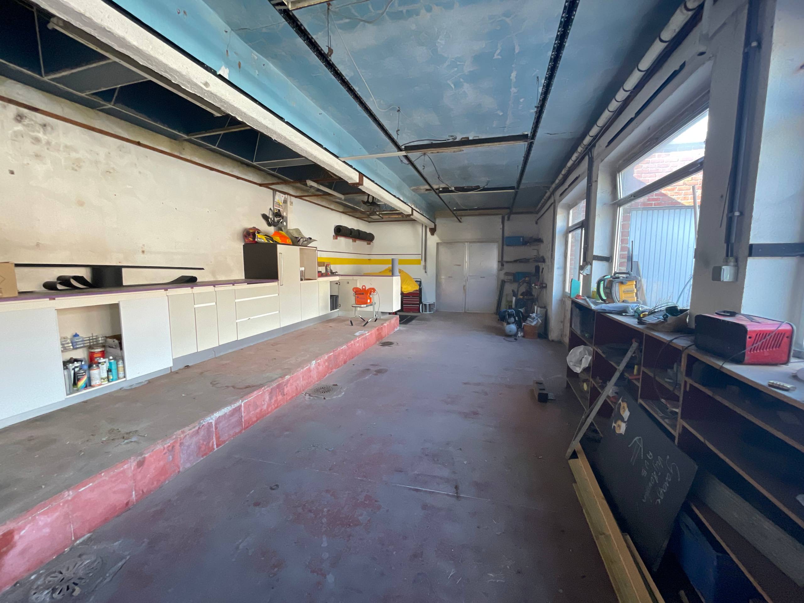 Grond van 1768m² met loods en 3 garages - foto 1