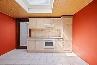 Deze te renoveren woning biedt tal van mogelijkheden en is ideaal voor wie op zoek is naar een project in het hart van Harelbeke.De woning bestaat...