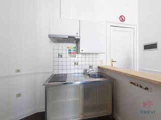 <p><strong>SAINT-GILLES – (3G) in de wijk Janson, dicht bij alle voorzieningen (openbaar vervoer en winkels), ideaal voor studenten. Studio van ± 20 m² op de 3e verdieping van een klein appartementencomplex. De indeling is als volgt: woonkamer van ± 14,5m², halfingerichte keuken (kookplaten, afzuigkap), doucheruimte met toilet. Raming van de kosten: 150 € /maand, inclusief: gemeenschappelijke ruimtes, koud water, warm water, verwarming, afstand van verhaal. Beschikbaar : 01/01/27. EPC: G. Afmetingen ter indicatie.</strong></p>
<p><span><br />Op de 3e verdieping (3G)</span></p>
<p>- Woonkamer van ±14,5 m²</p>
<p>- Gedeeltelijk ingerichte keuken (kookplaten, afzuigkap)</p>
<p>- Doucheruimte met toilet</p>
<p></p>
<p></p>