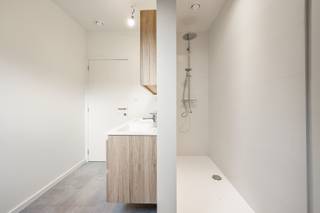 Ben je op zoek naar een gerenoveerd opbrengsteigendom met een rendement van 5%? Lees dan zeker verder!Dit volledig gerenoveerde opbrengsteigendom...