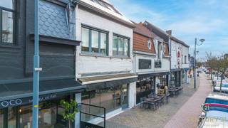 Handelszaak met woonst op topligging – een unieke combinatie van comfort en ondernemingsruimteDit veelzijdige pand biedt een interessante combinatie...