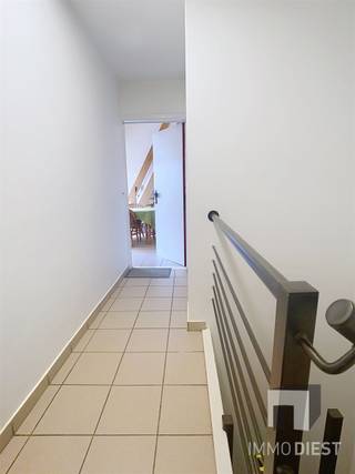 Op zoek naar een betaalbare thuisbasis in het centrum van Diest of een slimme investering met mooi rendement?Dan is deze duplexstudio (bouwjaar 1992)...