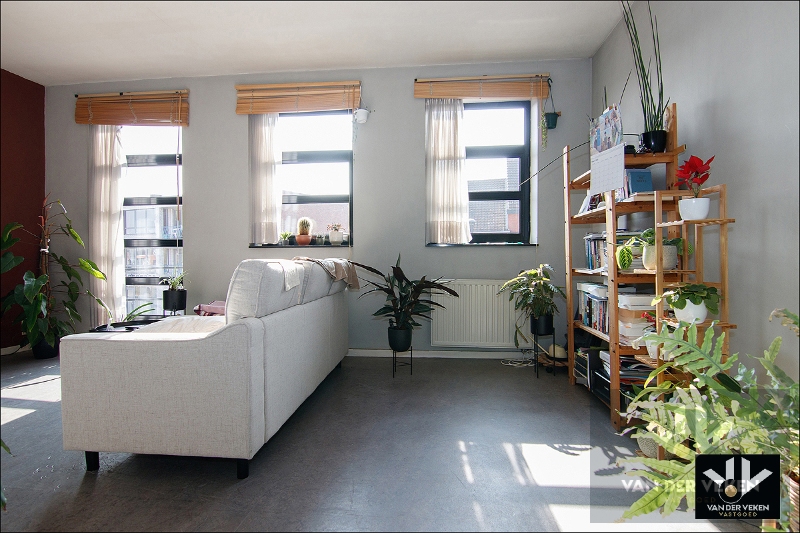 Opbrengsteigendom bestaande uit drie entiteiten: feestzaal/dienstencentrum, kantoorruimte en een duplexappartement kort aan de school en in het centrum van Paal, op een steenworp van het op- en afrittencomplex van de autosnelweg E313! - foto 5